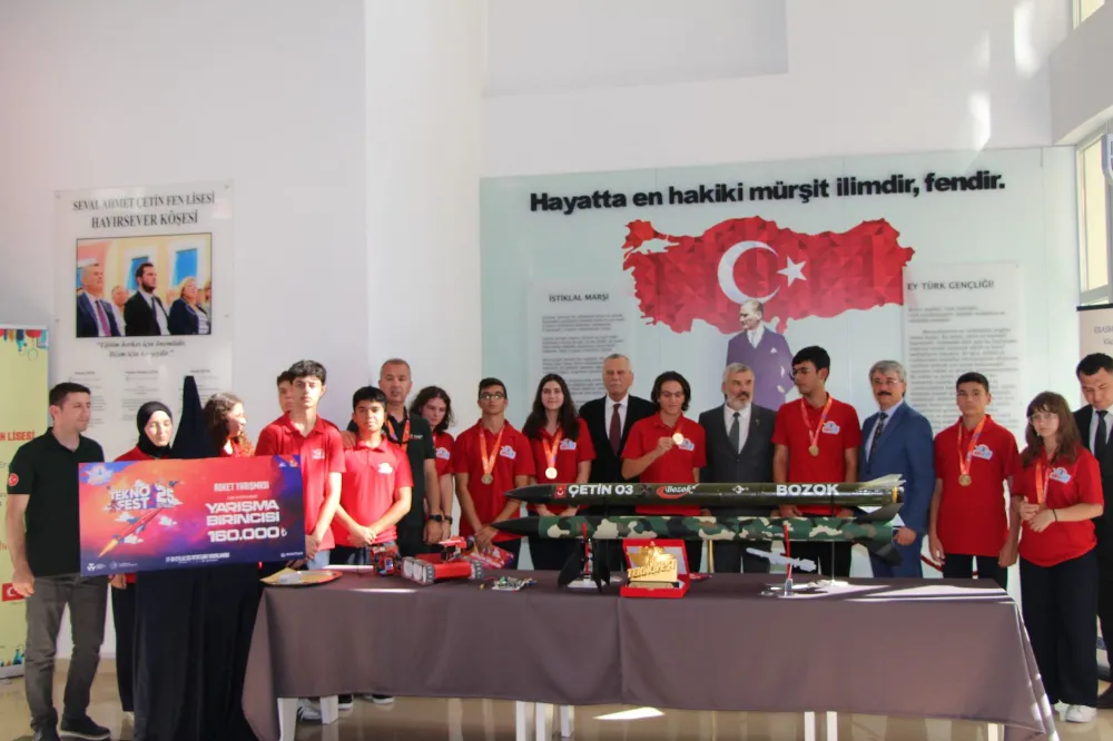 ŞAMPİYON ÖĞRENCİLERE ÖZEL KUTLAMA