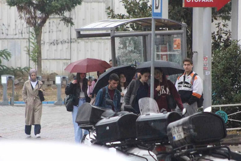 METEOROLOJİ UYARMIŞTI: TEKİRDAĞ YAĞMURA TESLİM OLDU