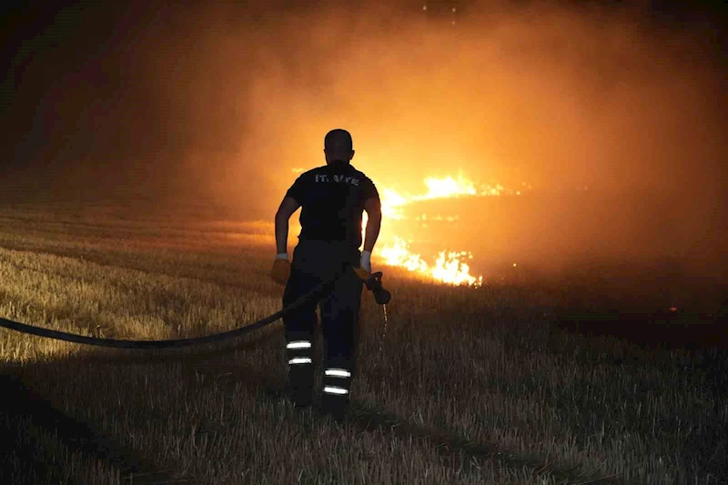 EDİRNE’DE TARLADA ÇIKAN ANIZ YANGINI KORKUTTU