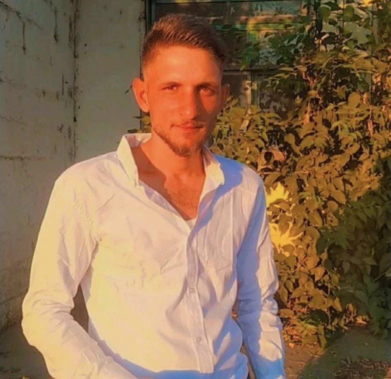 KESTİĞİ AĞACIN ALTINDA KALAN GENÇ HAYATINI KAYBETTİ