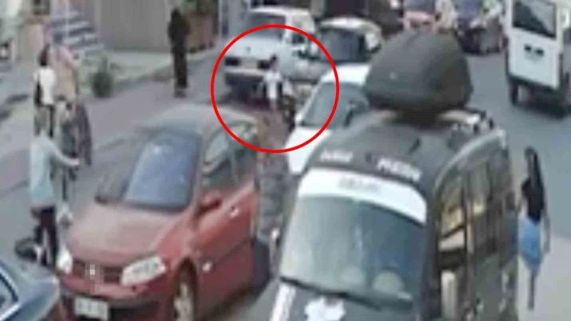 YOLUN KARŞISINA GEÇMEK İSTEYEN ÇOCUĞA OTOMOBİL ÇARPTI