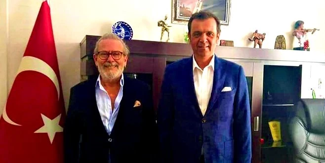 ÜNLÜ MODACI VİZE`Yİ UNUTMUYOR