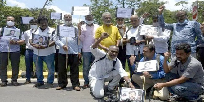 AFGANİSTAN`DA GAZETECİ OLMAK: `EĞER BU İŞİ BİZ YAPMAZSAK KİM YAPACAK?`