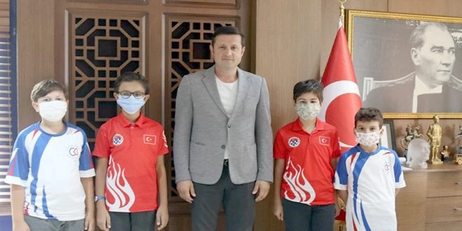 SPORCULARDAN BAŞKAN AKAY?A TEŞEKKÜR ZİYARETİ 