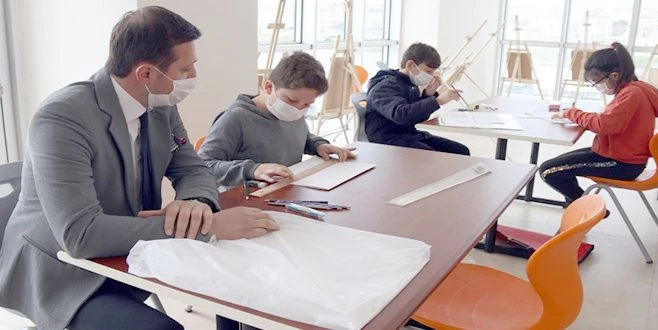 SANAT KURSLARINI ZİYARET ETTİ