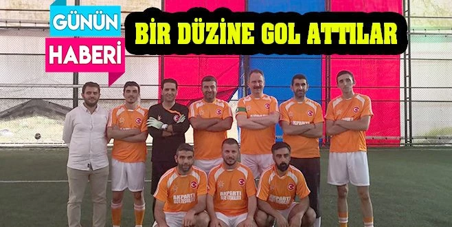 AK PARTİ`DEN GAZETECİLERE GOL YAĞMURU!