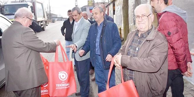 İLÇELER`DE BU KEZ DAĞITTI