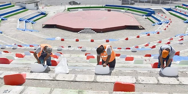 BÜYÜKŞEHİR BELEDİYESİ AMFİ TİYATRODA SOSYAL MESAFE DÜZENİNE GEÇİYOR