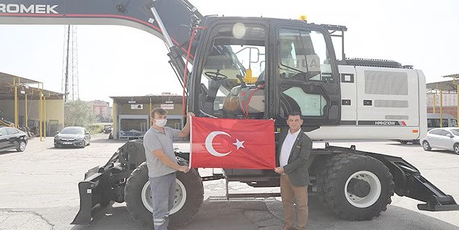 ARAÇ FİLOSUNA  PLASTİK TEKERLEKLİ EKSKAVATÖR KAZANDIRDI
