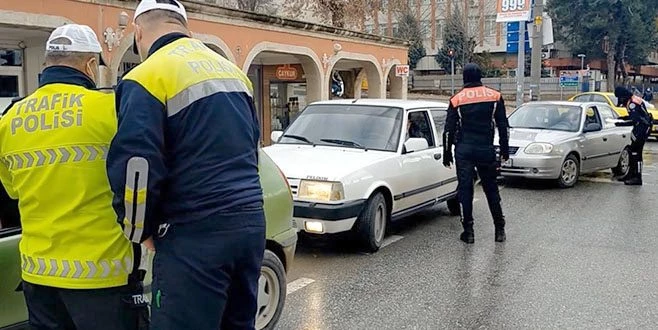 RESMEN BAŞLADI, ARTIK TRAFİK CEZASI ARAÇ KİRALAYANA