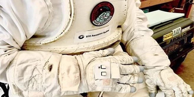 ASTRONOTLAR İÇİN AKILLI ELDİVEN GELİŞTİRİLDİ