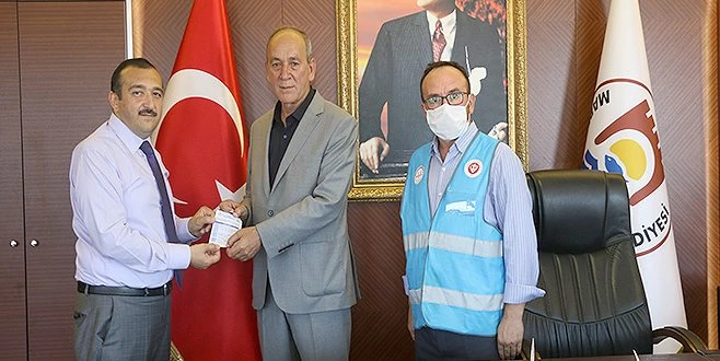 BAŞKAN ATA, DİYANET VAKFI`NA KURBAN BAĞIŞI YAPTI