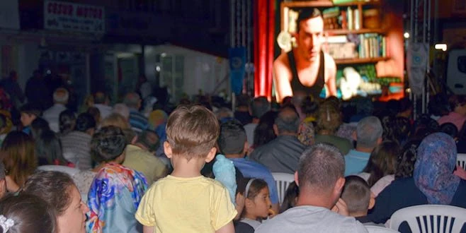 AY IŞIĞINDA SİNEMA GECELERİ DEVAM EDİYOR