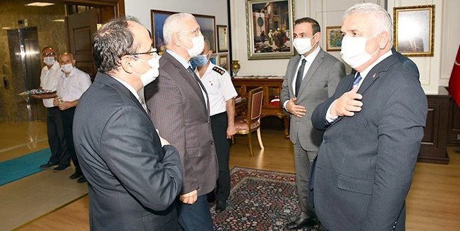 VALİ  YILDIRIM VALİLİK PERSONELLERİYLE BAYRAMLAŞTI