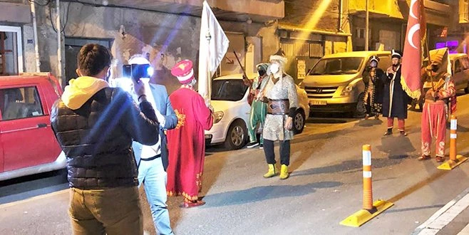 120 KİŞİLİK BANDO EKİBİ SAHUR İÇİN SOKAĞA İNDİ 