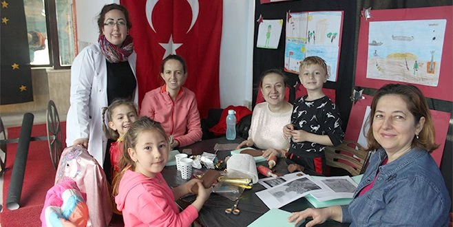 MİNİKLER KİL?DEN HEYKEL YAPTI