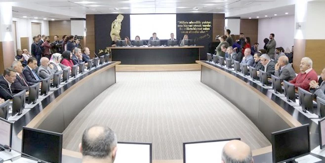 BELEDİYE MECLİSLERİ ÜÇ AY ERTELENDİ