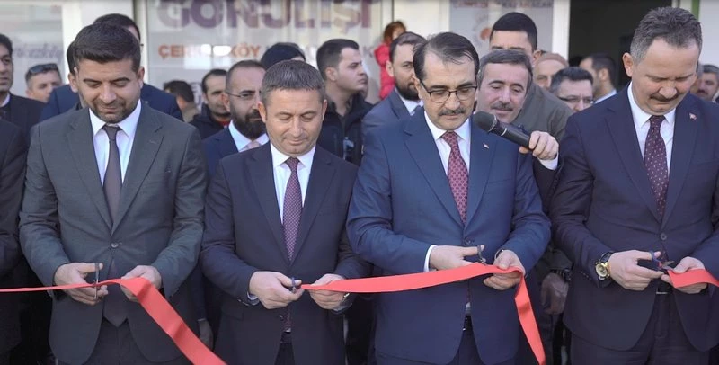 BAKAN DÖNMEZ FATİH MAHALLESİ`NDE AÇILIŞA KATILDI