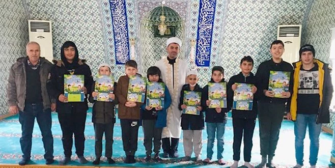 CAMİYE KOŞUYORUZ NAMAZLA BULUŞUYORUZ