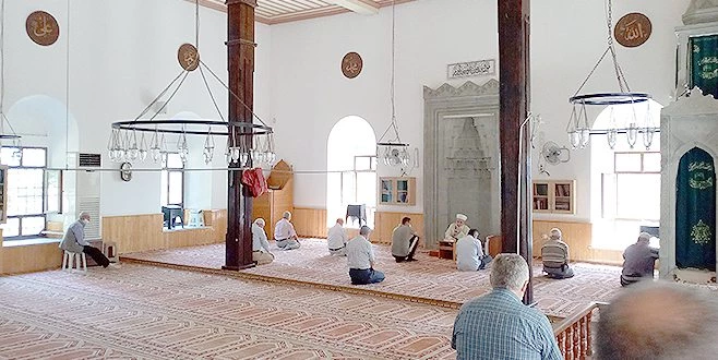 CAMİ CEMAATİNİ ÇİLEDEN ÇIKARAN HIRSIZLIK