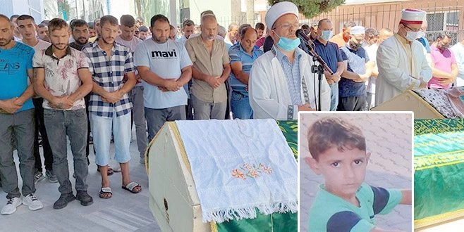 KALE DİREĞİNİN ALTINDA KALAN ÇOCUK SON YOLCULUĞUNA UĞURLANDI