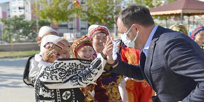 BAŞKAN YÜKSEL ÖĞRENCİLERİ OKULLARIN İLK GÜNÜNDE YALNIZ BIRAKMADI