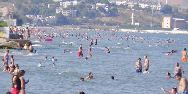 TEKİRDAĞ?A SAHİLLER DOLDU TAŞTI
