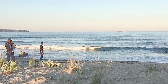 DENİZE GİREN 2 KİŞİDEN BİRİ BOĞULDU, DİĞERİ KAYIP