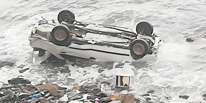 5 KİŞİNİN BULUNDUĞU ARAÇ DENİZE UÇTU