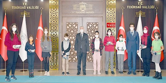 ÖDÜLLERİ VALİ YILDIRIM VERDİ