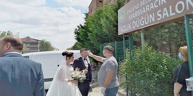 DÜĞÜN SALONLARINDA VİRÜSE KARŞI SIKI ÖNLEM