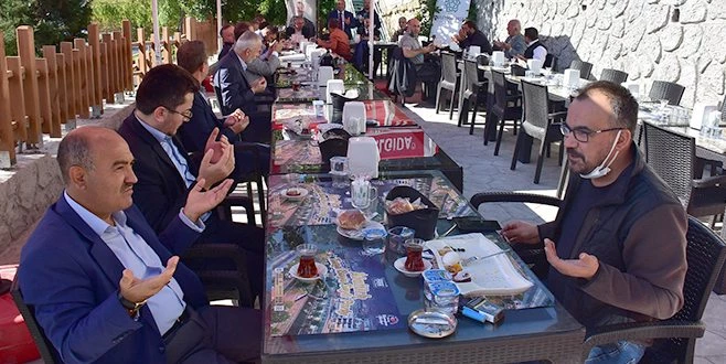 DİN GÖREVLİLERİ HAFTASINDA İMAM VE MÜEZZİNLERE KAHVALTI