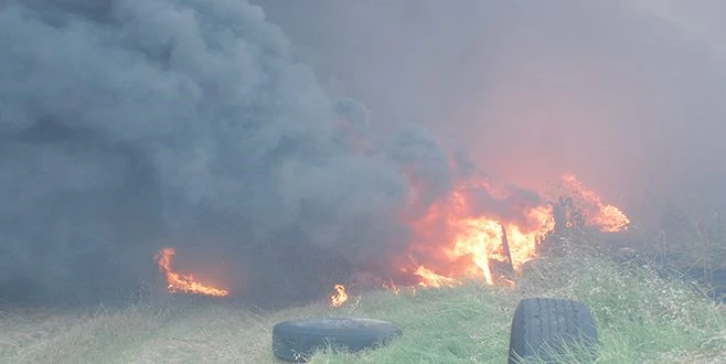 YANAN LASTİKLER, KEŞAN ÜZERİNDE BULUT OLUŞTURDU