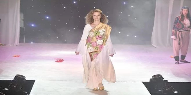 EMİNE ERDOĞAN`IN PROJESİNDEN İLHAM ALDILAR, RUMELİ KIYAFETLERİNDEN DEFİLE GERÇEKLEŞTİRDİLER