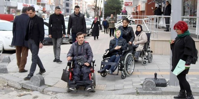 ENGELLERİ YERİNDE TESPİT ETTİLER