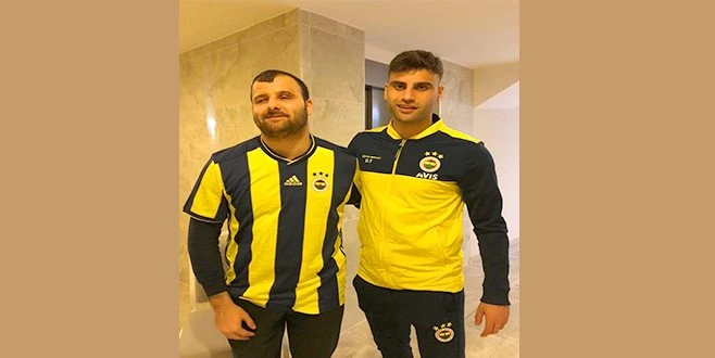 GÖRME ENGELLİ MÜEZZİN FENERBAHÇELİ OYUNCULARLA BULUŞTU
