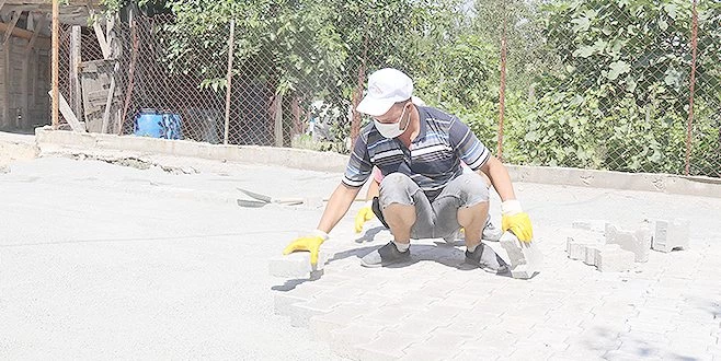 ERGENE?DE KİLİT PARKE TAŞ DÖŞEME ÇALIŞMALARI SÜRÜYOR