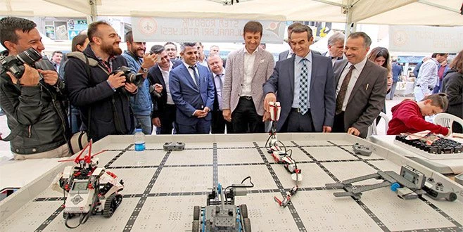 ÇERKEZKÖY`DE GENÇ MUCİTLER`DEN BİLİM ŞENLİĞİ