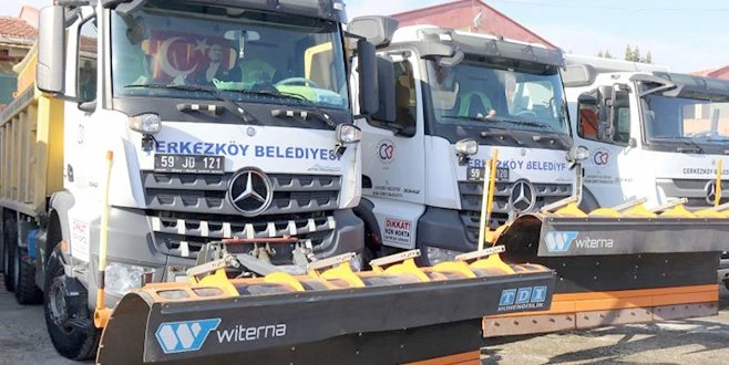 ÇERKEZKÖY`DE KAR YAĞIŞI VE BUZLANMAYA KARŞI TEDBİRLER ALINDI