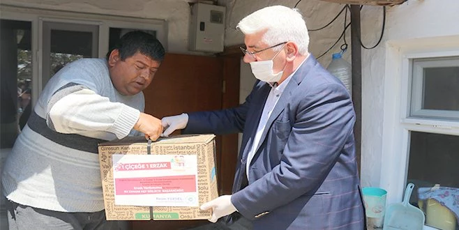 TEBRİK ÇİÇEKLERİ ERZAK OLUP AİLELERE GİDİYOR