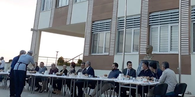 ÖĞRENCİLER ŞARKI VE TÜRKÜLERLE TEŞEKKÜR ETTİ