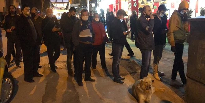  SOKAĞA ÇIKMA YASAĞI VATANDAŞI FIRINLARA AKIN ETTİRDİ