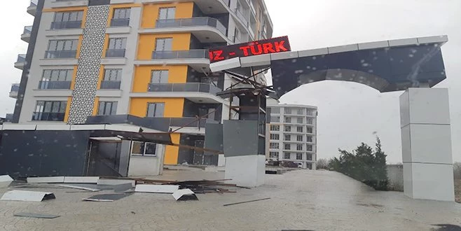ÇERKEZKÖY`DE ŞİDDETLİ RÜZGAR KASIP KAVURUYOR