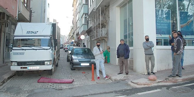 FRENİ PATLAYAN KAMYONLA FACİAYI ATLATTI