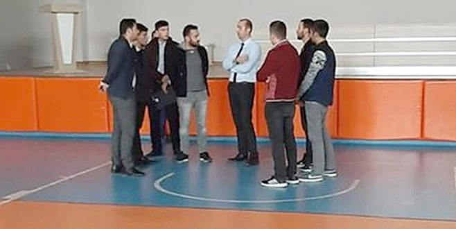 AK PARTİLİ GENÇLER GENÇLİK MERKEZİ`Nİ ZİYARET ETTİ