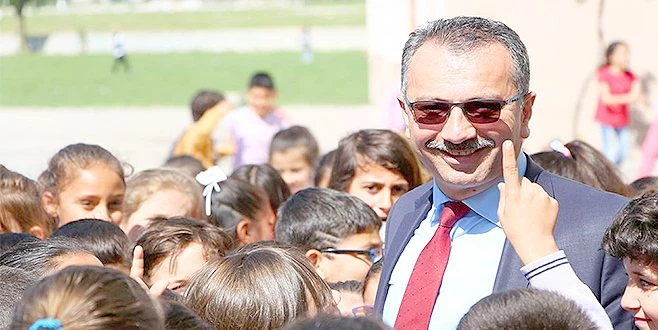 MÜDÜR GÜMÜŞ ÖĞRENCİLERE MÜJDELİ HABERLER VERDİ