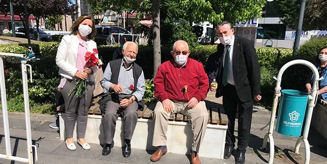 GÖNÜL ELÇİLERİ BAYRAM SEVİNCİNİ BÜYÜKLERİMİZLE PAYLAŞTI