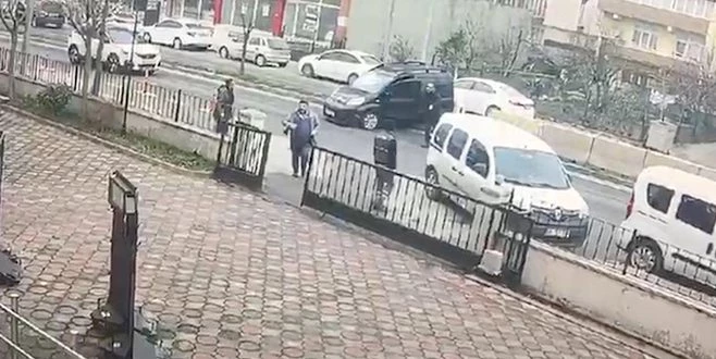  HASMINI KARAKOL ÖNÜNDE ARACIYLA EZMEYE ÇALIŞTI