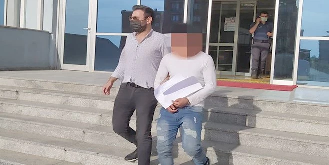 MAĞDUR EV SAHİBİ, İZİNİ SÜRDÜĞÜ EVİNE GİREN HIRSIZI YAKALATTI