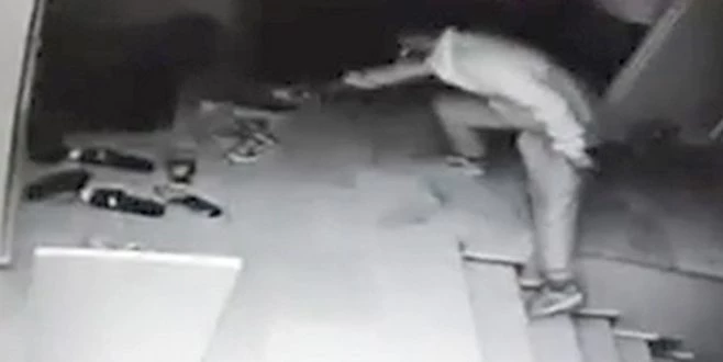 AYAKKABI HIRSIZLIĞI GÜVENLİK KAMERALARINA YANSIDI